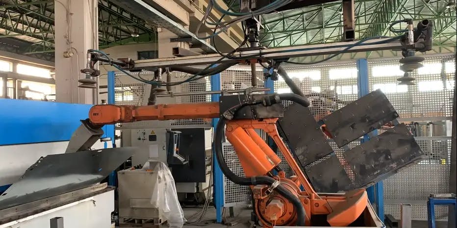 Στην ΑΦΟΙ ΧΟΣΤΕΛΙΔΗ Metal System  Ο.Ε, παράγουμε θωρακισμένες / πόρτες ασφαλείας χρησιμοποιώντας τις τελευταίες βέλτιστες τεχνολογίες όπως ρομπότ αυτοματισμού